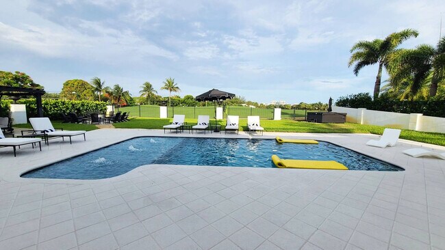 Building Photo - 4312 NE 22nd Ave