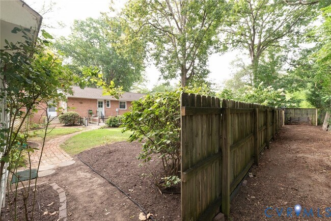 Building Photo - 2016 Denton Dr