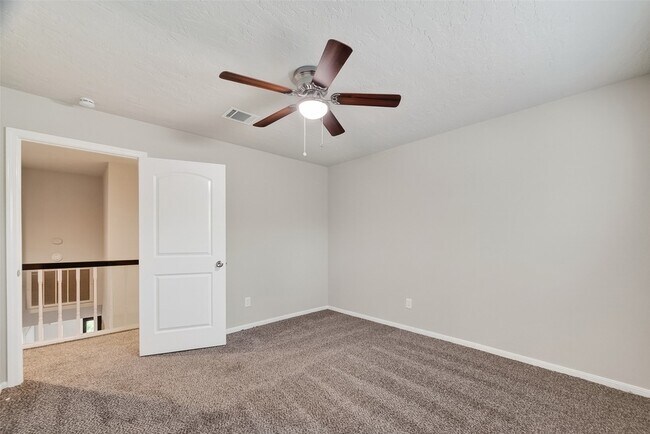 Building Photo - 2402 Oak Shores Dr