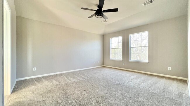 Building Photo - 1102 Middle Brook Dr