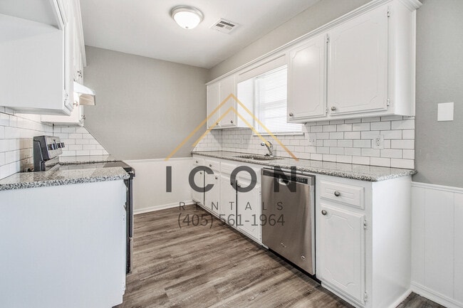 Building Photo - 1038 S Highland Dr