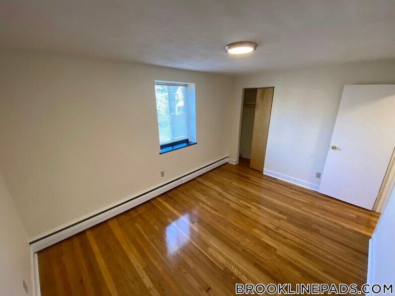 Building Photo - 222 Babcock St