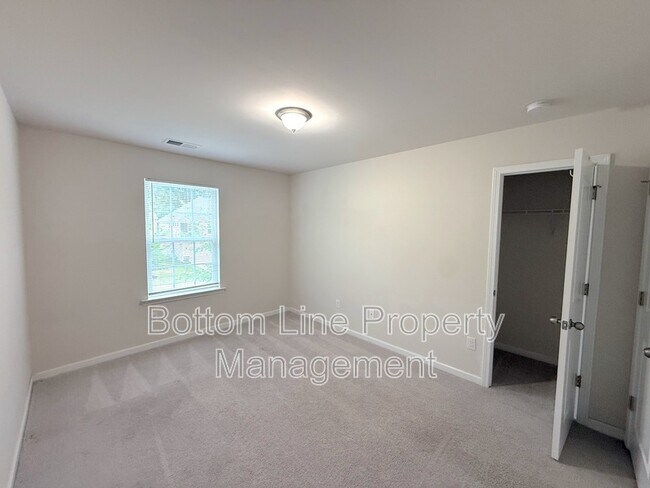 Building Photo - 729 Willshire Falls Dr