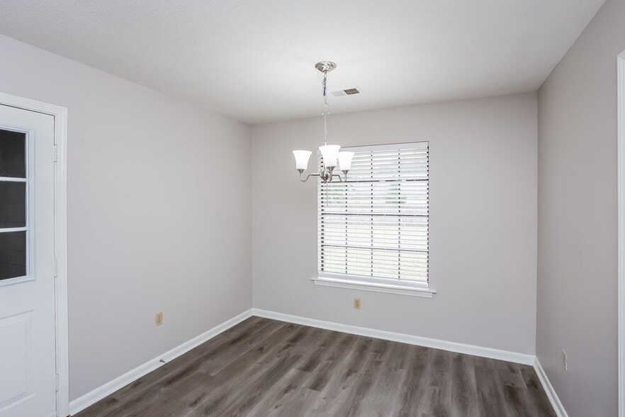 Building Photo - 7327 Mallard Creek Dr