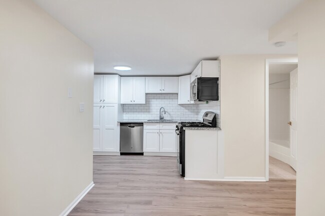 Building Photo - 2023 W Superior St