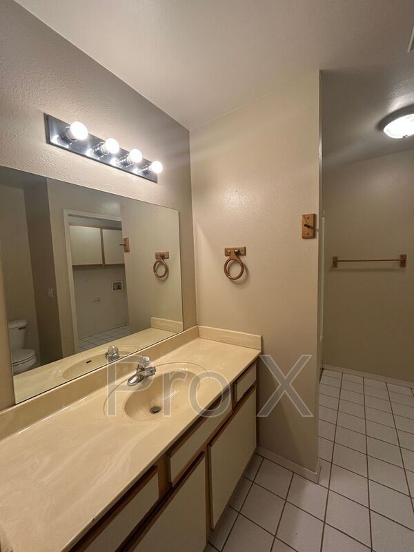 Building Photo - 1403 Camellia Dr