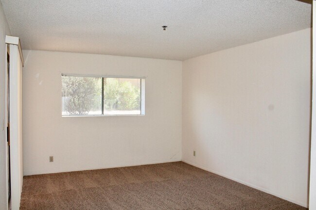 Building Photo - 3031 N Civic Center Plaza