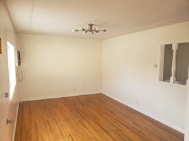 Building Photo - 731 E Providencia Ave