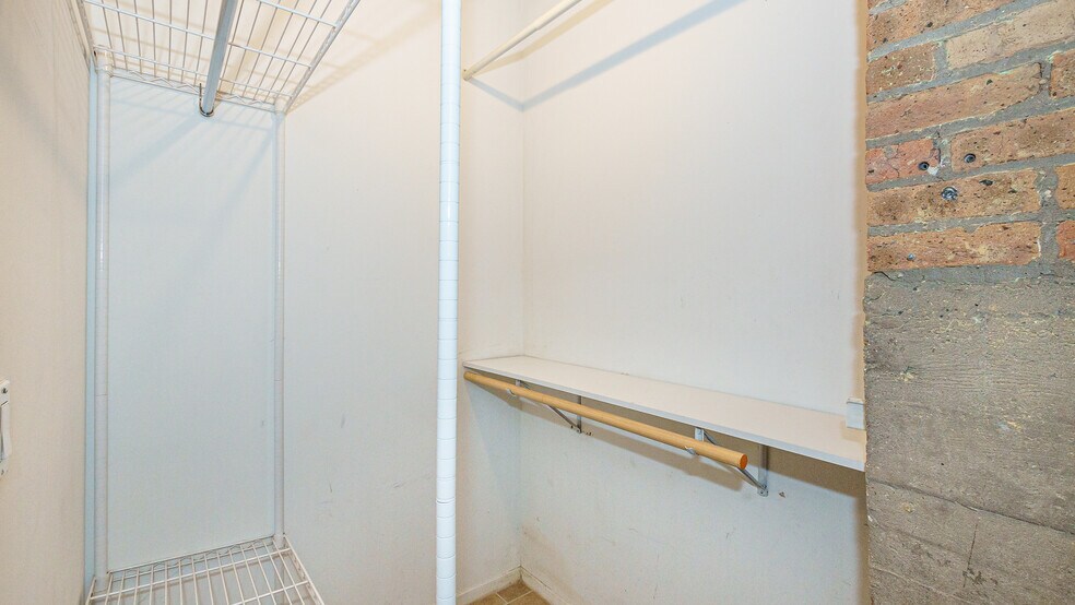 Building Photo - 1500 W Monroe St