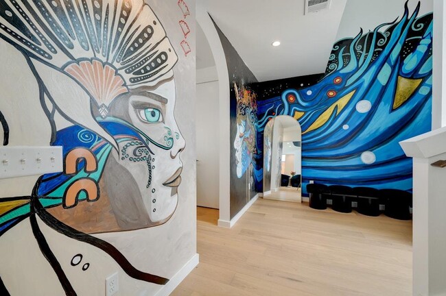 Building Photo - 7809 Woodrow Ave