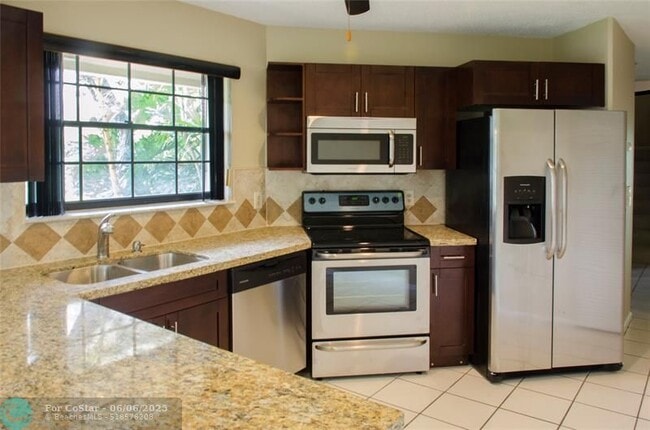 Building Photo - 8638 Eagle Run Dr