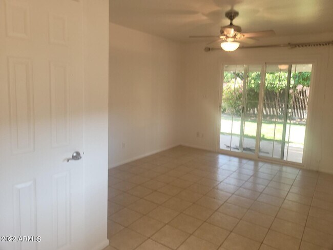 Building Photo - 6401 E Parkview Dr