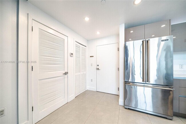 Building Photo - 13800 Highland Dr