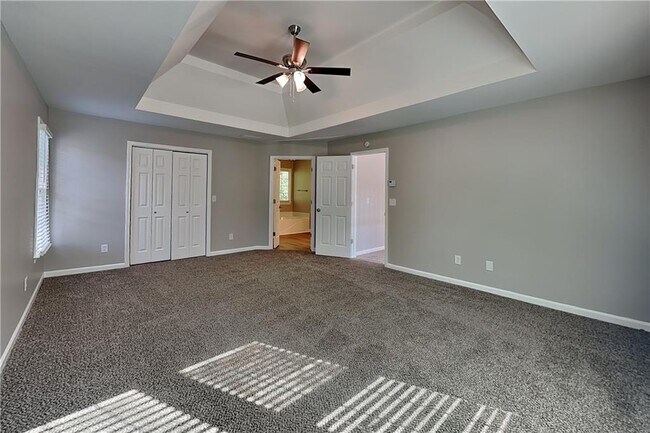 Building Photo - 220 Poppy Tree Ln