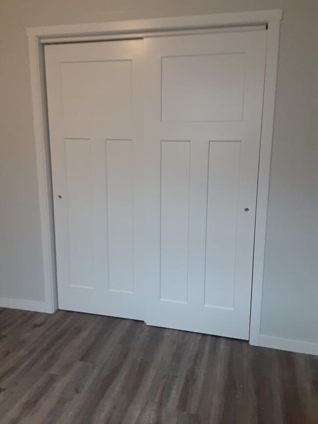 Building Photo - Modern Living in a 3-Bed, 2-Bath Townhome with Attached 2 Car Garage