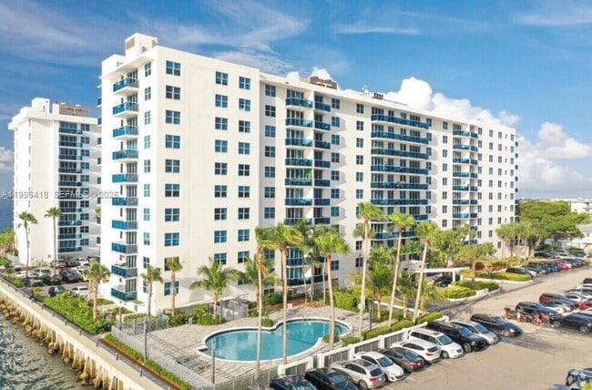 Building Photo - 7501 E Treasure Dr