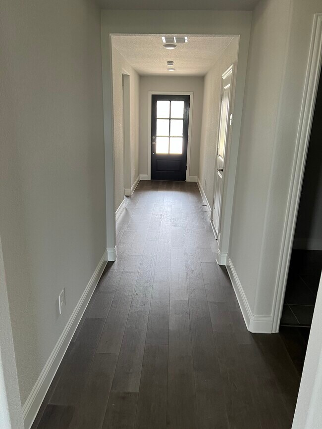 Building Photo - 1020 Huckleberry St