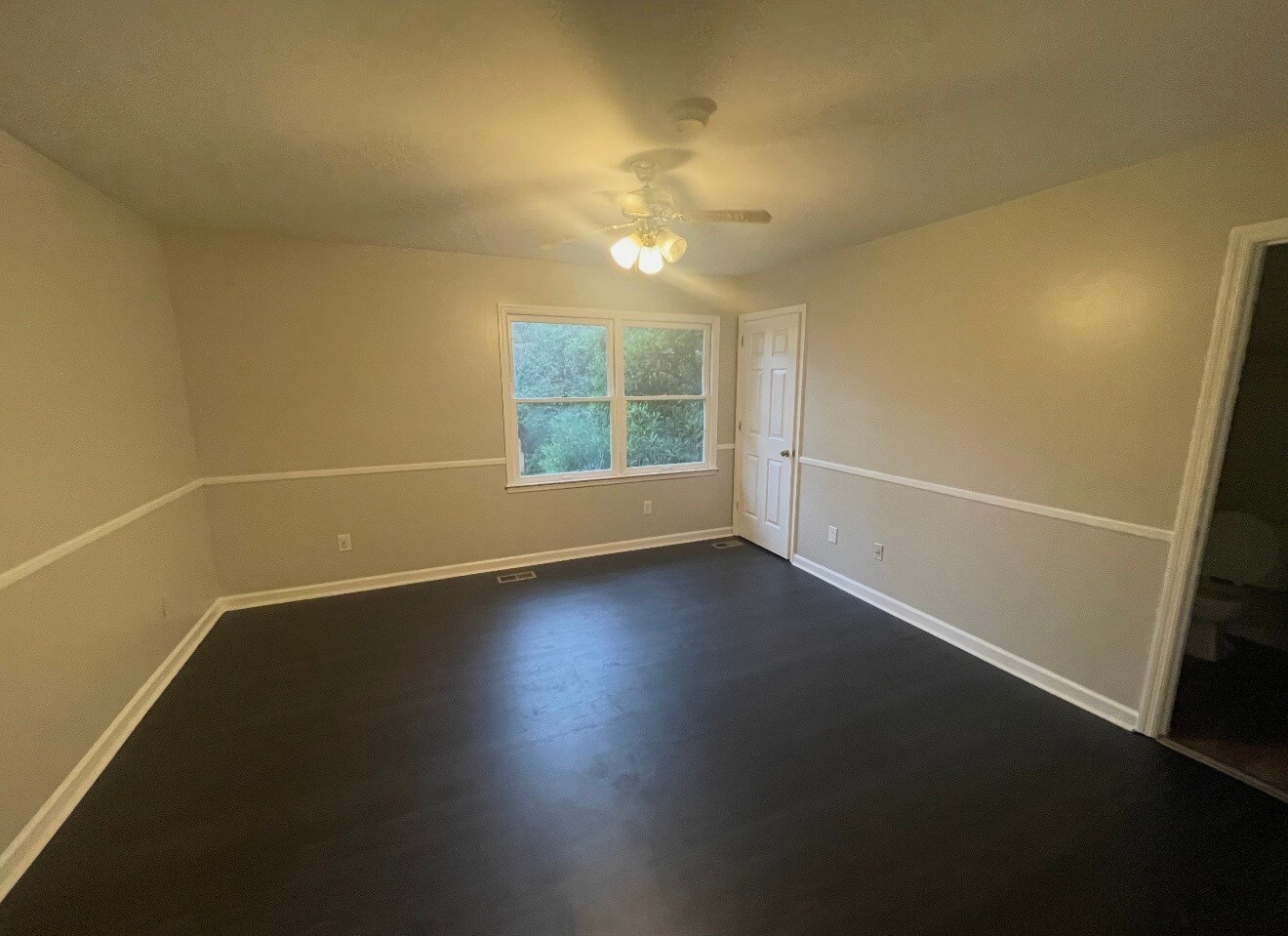 Building Photo - 1408 Deer Lake Cir