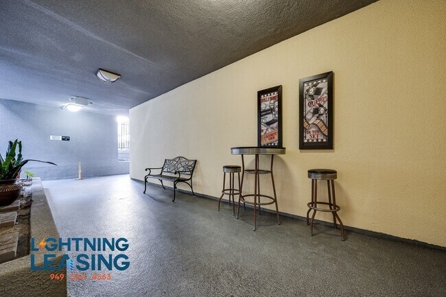 Building Photo - 11225 Morrison St