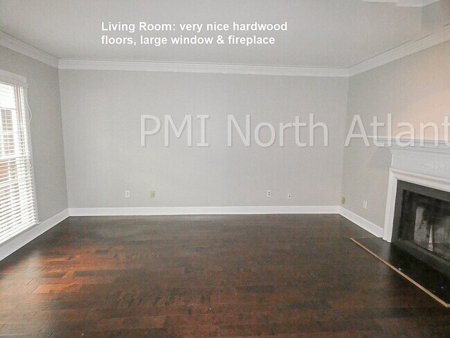 Building Photo - Now Available – Stunning 2-Bedroom Townhom...