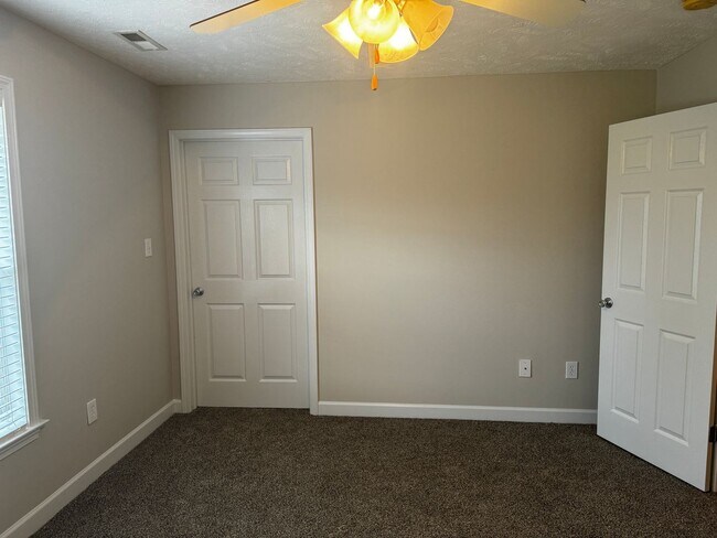 Building Photo - 2 Bedroom 2 Bath Condo