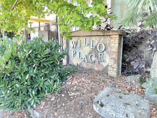 Building Photo - Rose City Park Corner Unit, 2-story Townhome with Hardwoods, Private Backyard, A/C
