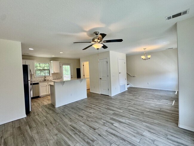 Building Photo - 279 S Breakwater Ln