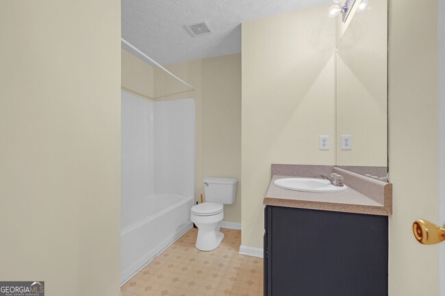 Building Photo - 5475 Hampton Ct