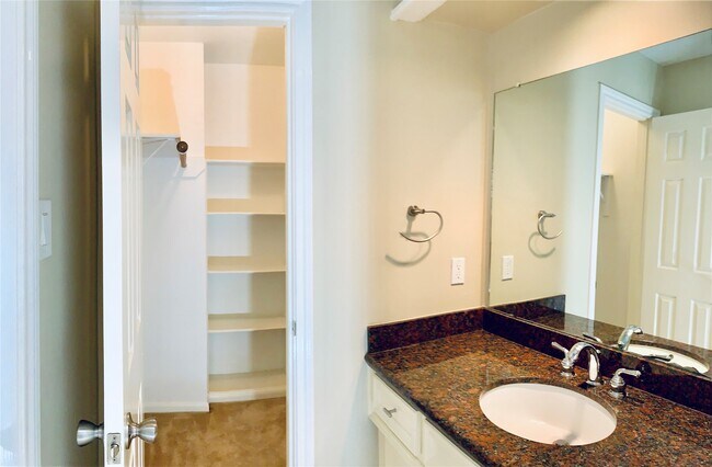 Building Photo - 14135 Sandfield Dr