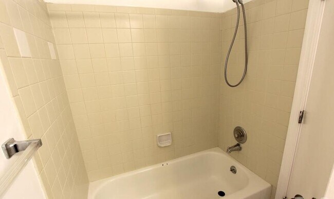 Building Photo - 1645 Arlyn Cir