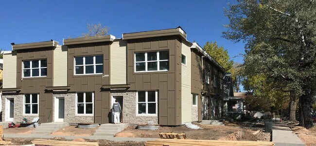 Building Photo - 417 E Fremont St