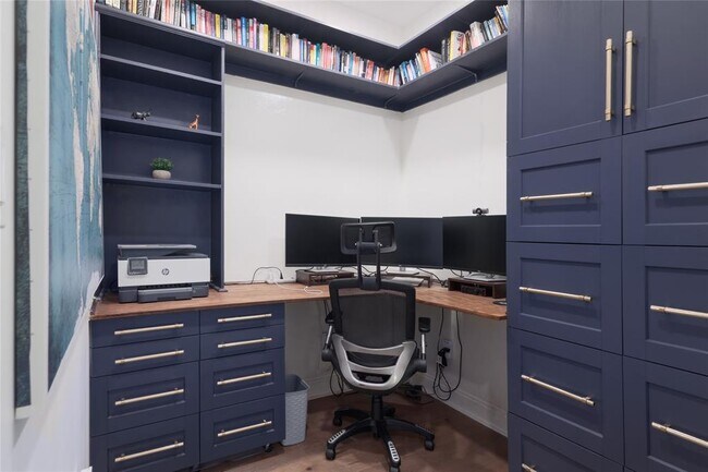 Building Photo - 1807 San Gabriel St