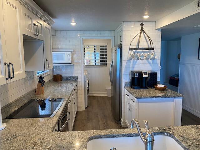 Building Photo - 8500 Ridgewood Ave