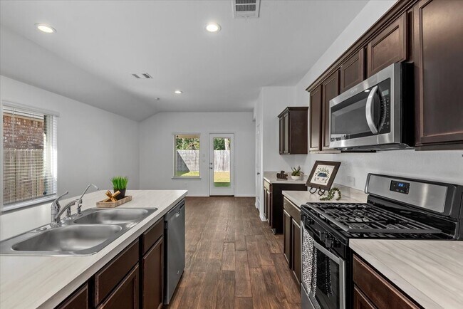 Building Photo - 14966 Cypress Holw Dr