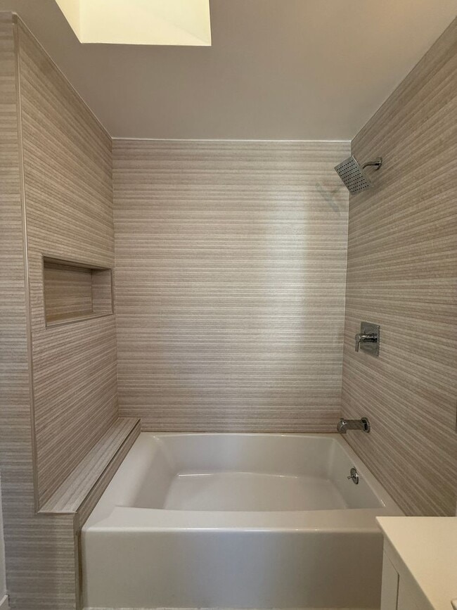 Building Photo - Beautifully Updated Single Story Custom Ho...