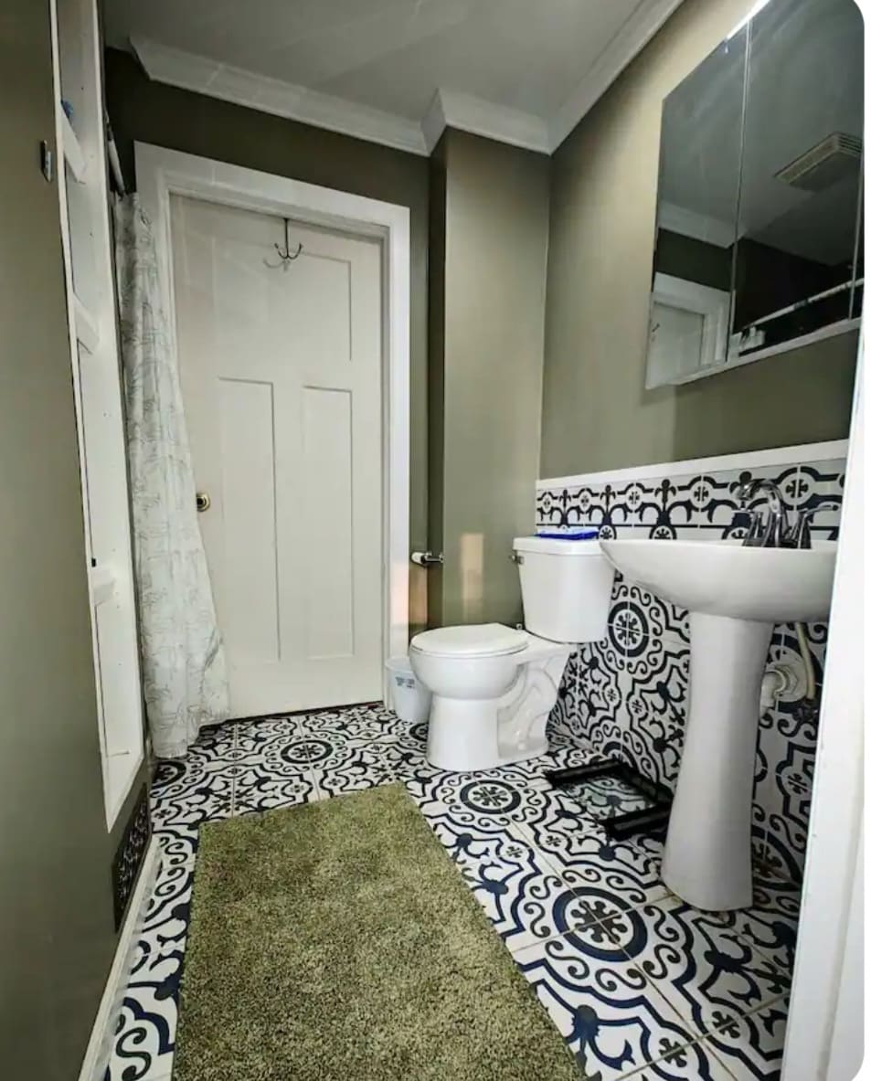 Main level bathroom with shower - 10426 Vistula Rd