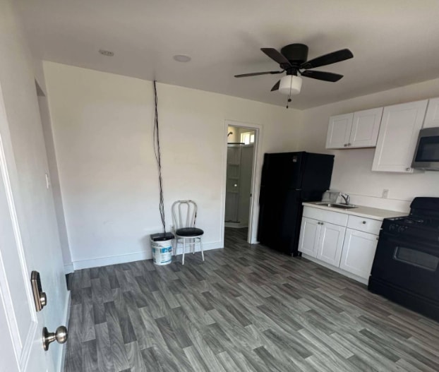Building Photo - 415 Iona Dr