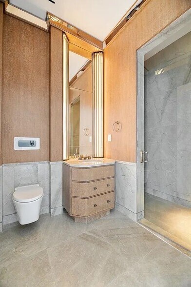 Building Photo - 111 W 57th St