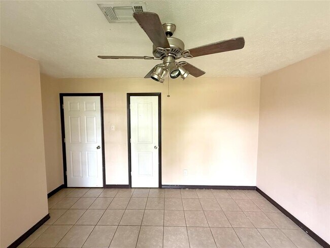 Building Photo - 7130 Kings Dr