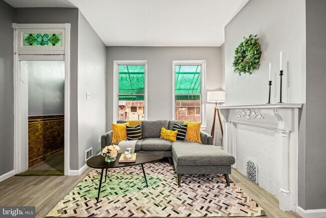 Building Photo - 2427 N Hollywood St