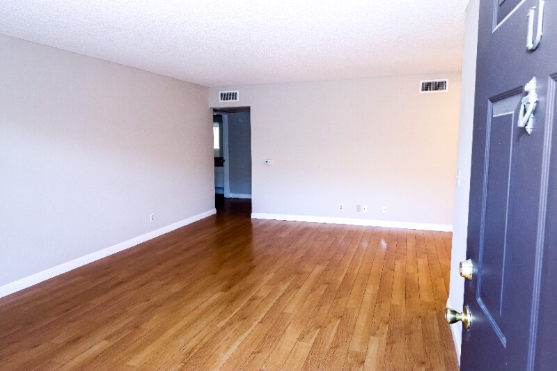 Building Photo - 626 E Verdugo Ave