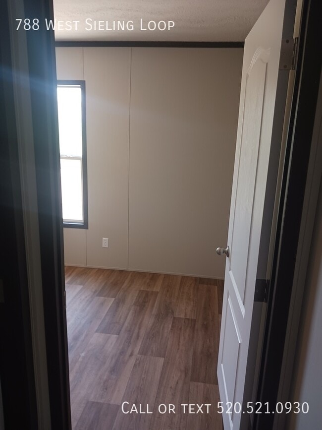 Building Photo - 788 W Sieling Loop