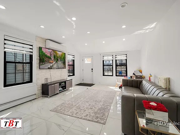 Primary Photo - Newly Renovated Beauty in Marine Park.