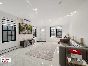 Building Photo - Newly Renovated Beauty in Marine Park.