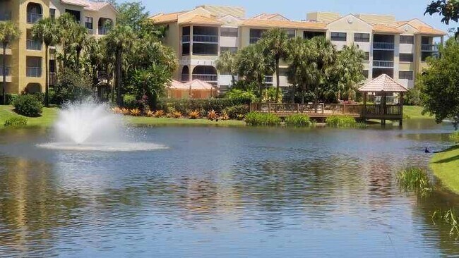 Building Photo - 300 Uno Lago Dr