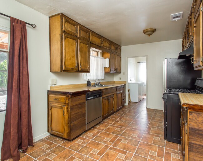 Building Photo - OLD TOWN NORTH VALLEY 2/BD 2/BA 1/CG