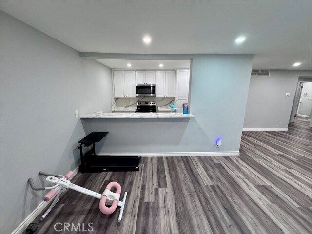 Building Photo - 1127 E Del Mar Blvd