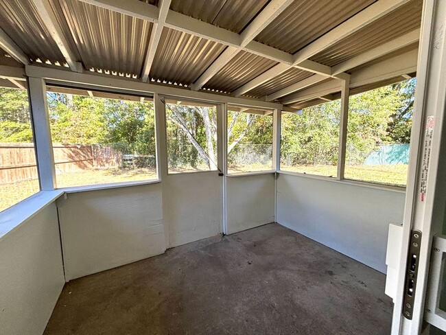 Building Photo - FULLY RENOVATED! 4BR/2BA Home Available No...