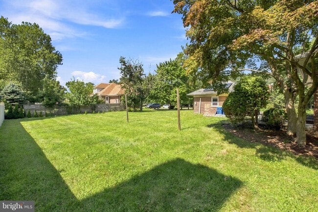 Building Photo - 133 Warrenville Rd