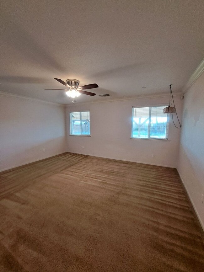 Building Photo - Move in Special: $500 Off the 1st Month's Rent – Stunning and Spacious Home – Don't Miss This!
